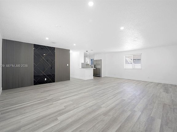 2nd image of 5580 Plunkett St