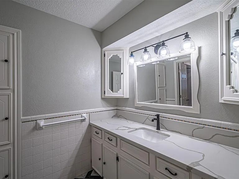 17615 Swansbury Dr — Photo 45