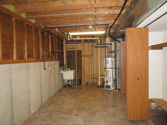 5th image of 612 N Metropolitan Ave