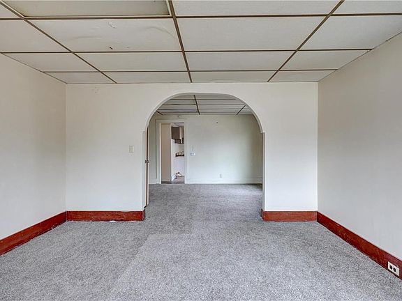 4th image of 703 N Grand St