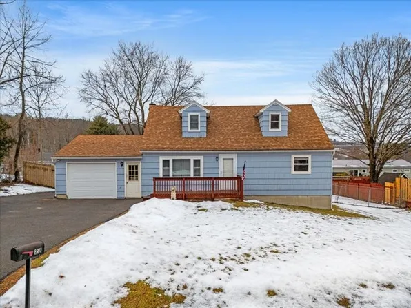 22 Meadow Ln, Apalachin, NY 13732