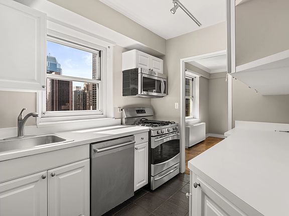 5th image of 159 W 53rd St APT 27E