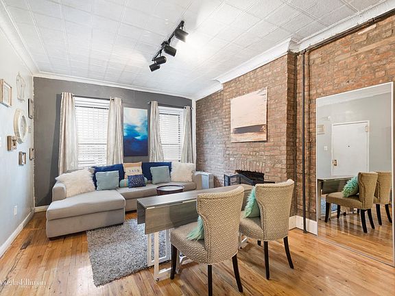 2nd image of 936 Pacific St APT 1