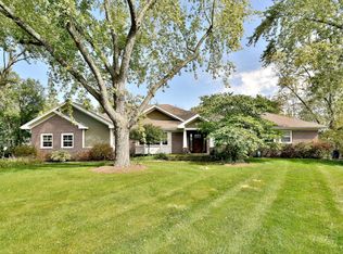 2440 Forest Glen Trl, Riverwoods, IL 60015