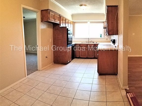 3rd image of 7816 Briardale Ct