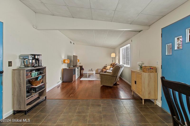 5th image of 102 Essex Street