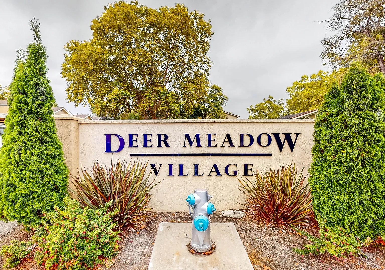 Charming 2 bedroom 1.5 Condo in Deer Meadow! Community includes pool and basket ball court, Water... — Photo 1