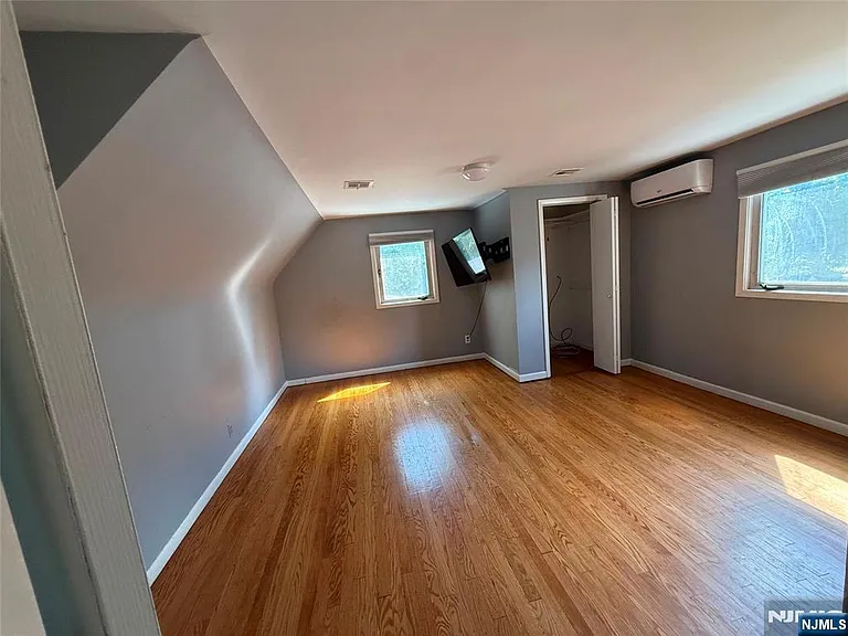768 Dearborn St — Photo 8