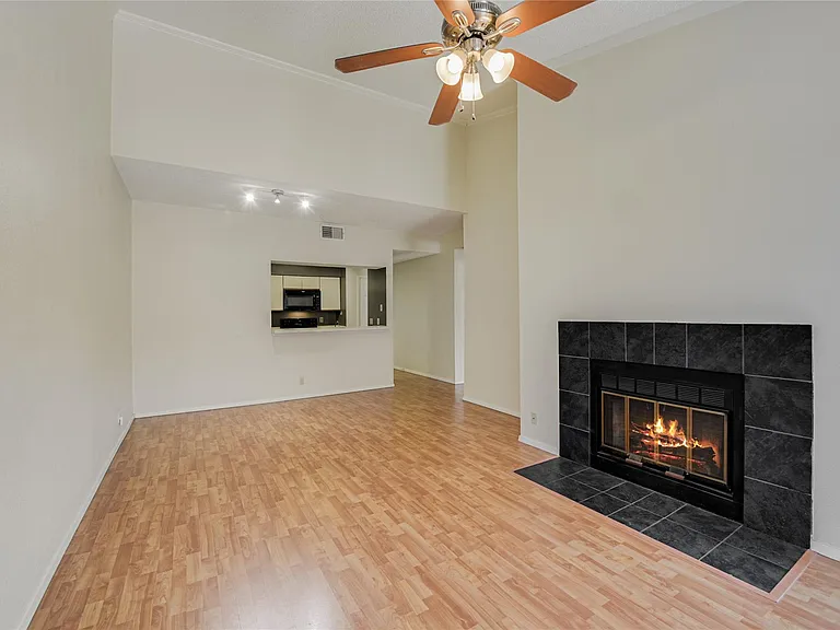807 W 25th St #316 — Photo 3