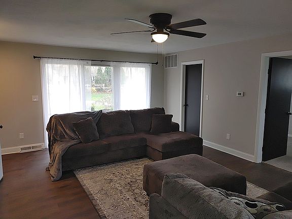 4th image of 226 Vinewood Dr
