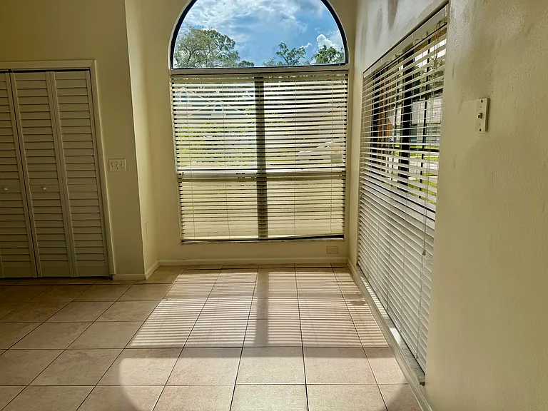 1012 Henson Ct — Photo 9
