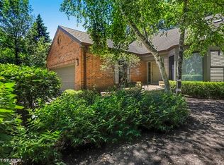 79 Warrington Dr, Lake Bluff, IL 60044