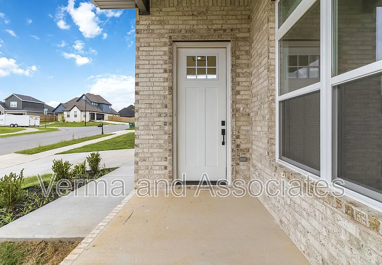 920 Trestle Ln — Photo 16
