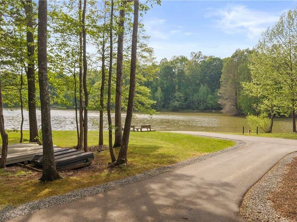 714 Big Woods Pl, Manakin Sabot, VA 23103