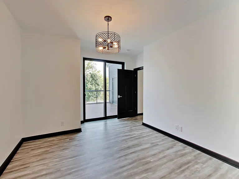 1749 Front St #D — Photo 9