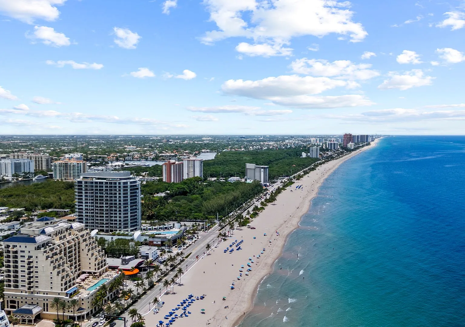Luxury Beachfront Living at Its Finest Fully Furnished Condo in Prime Fort Lauderdale Location! — Photo 2