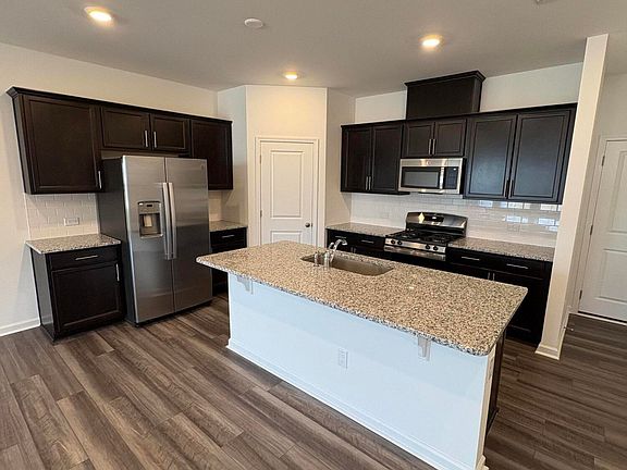 3rd image of 224 Marelli Dr