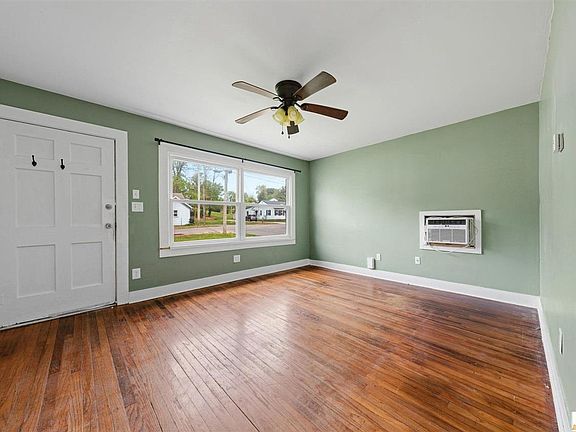 4th image of 422 Milton Ave