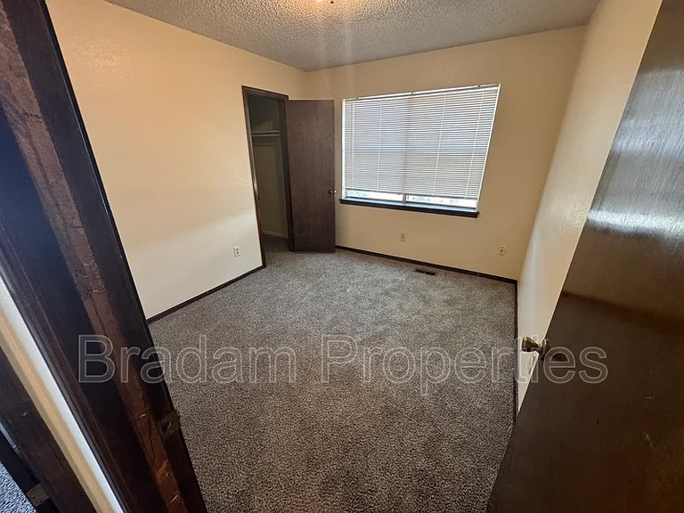 8506 E 56th St — Photo 15
