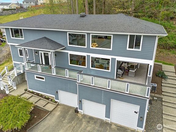 2nd image of 1401 32nd Street Pl SE