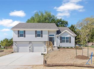 21710 Westover Rd, Peculiar, MO 64078