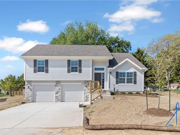 21334 W 216th St, Spring Hill, KS 66083