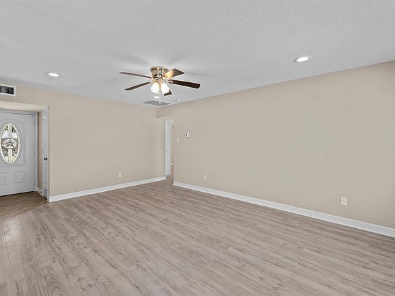 5th image of 3506 Schroeder Ave