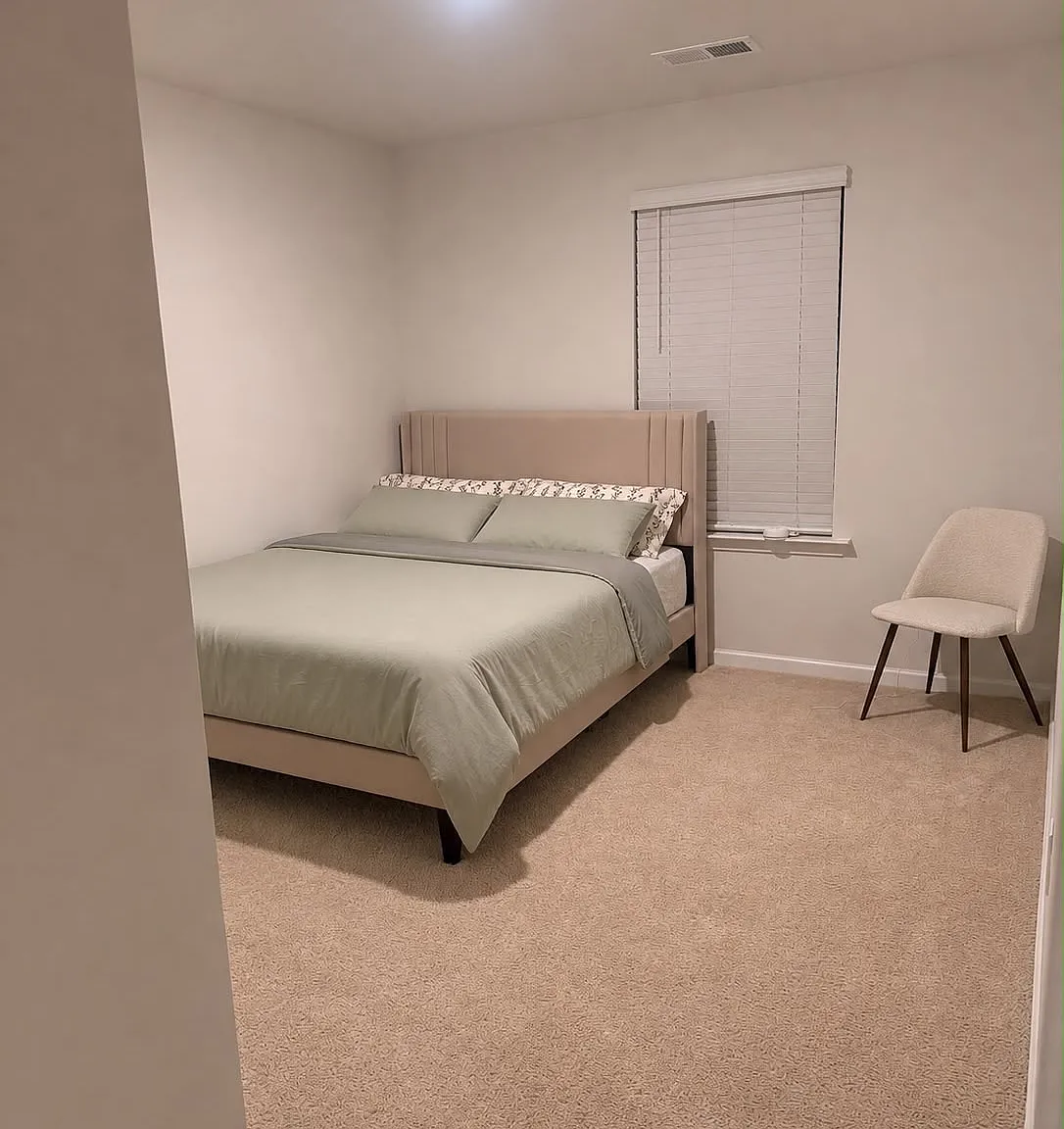 4 bed, 1927 sqft, $700 — Photo 2