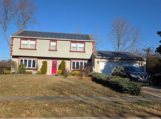 17 Express Ln, Willingboro, NJ 08046