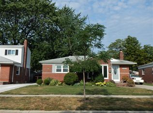 24613 Harmon St, Saint Clair Shores, MI 48080