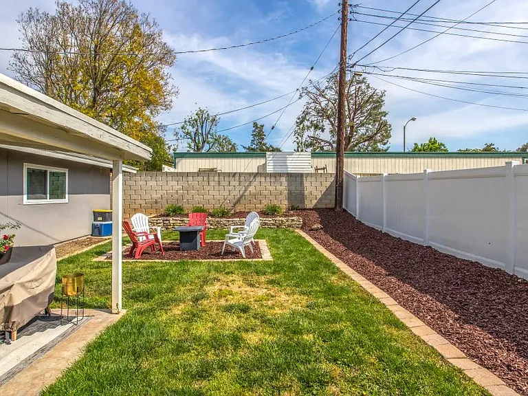 824 Hibiscus Dr — Photo 23