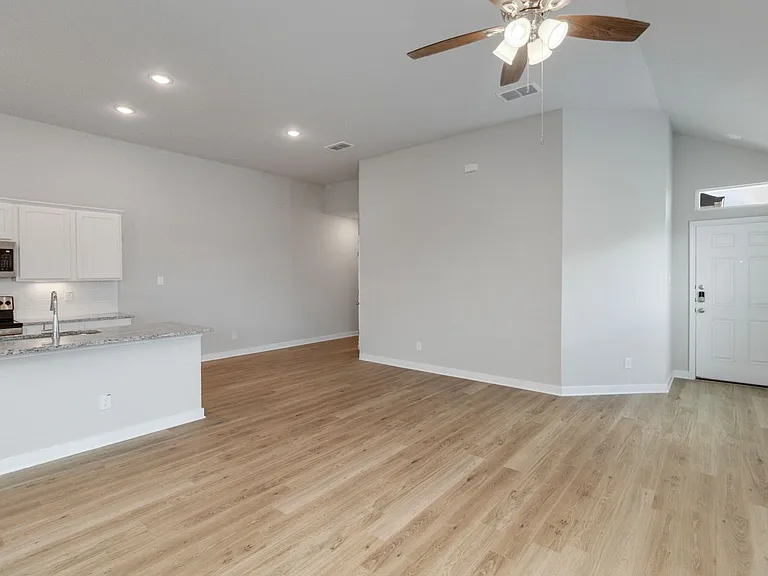 339 Nespral Dr — Photo 5