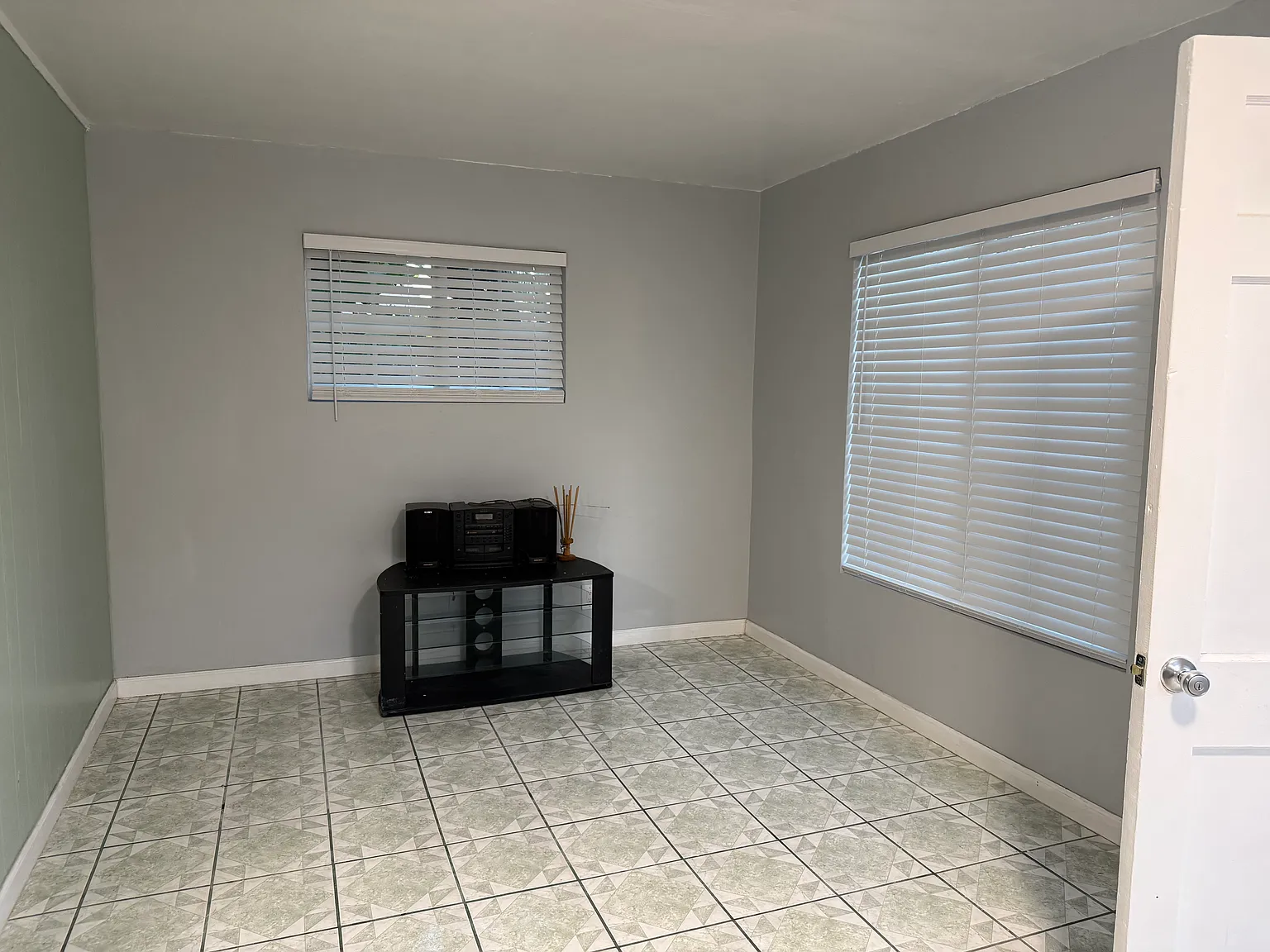 1 bed, 400 sqft, $2,150 — Photo 4