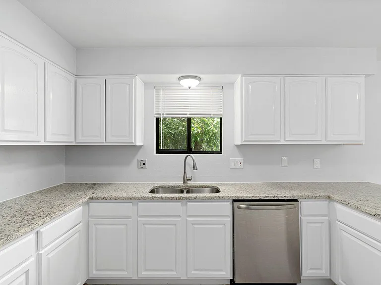 551 W Crestline Cir #9D2 — Photo 7