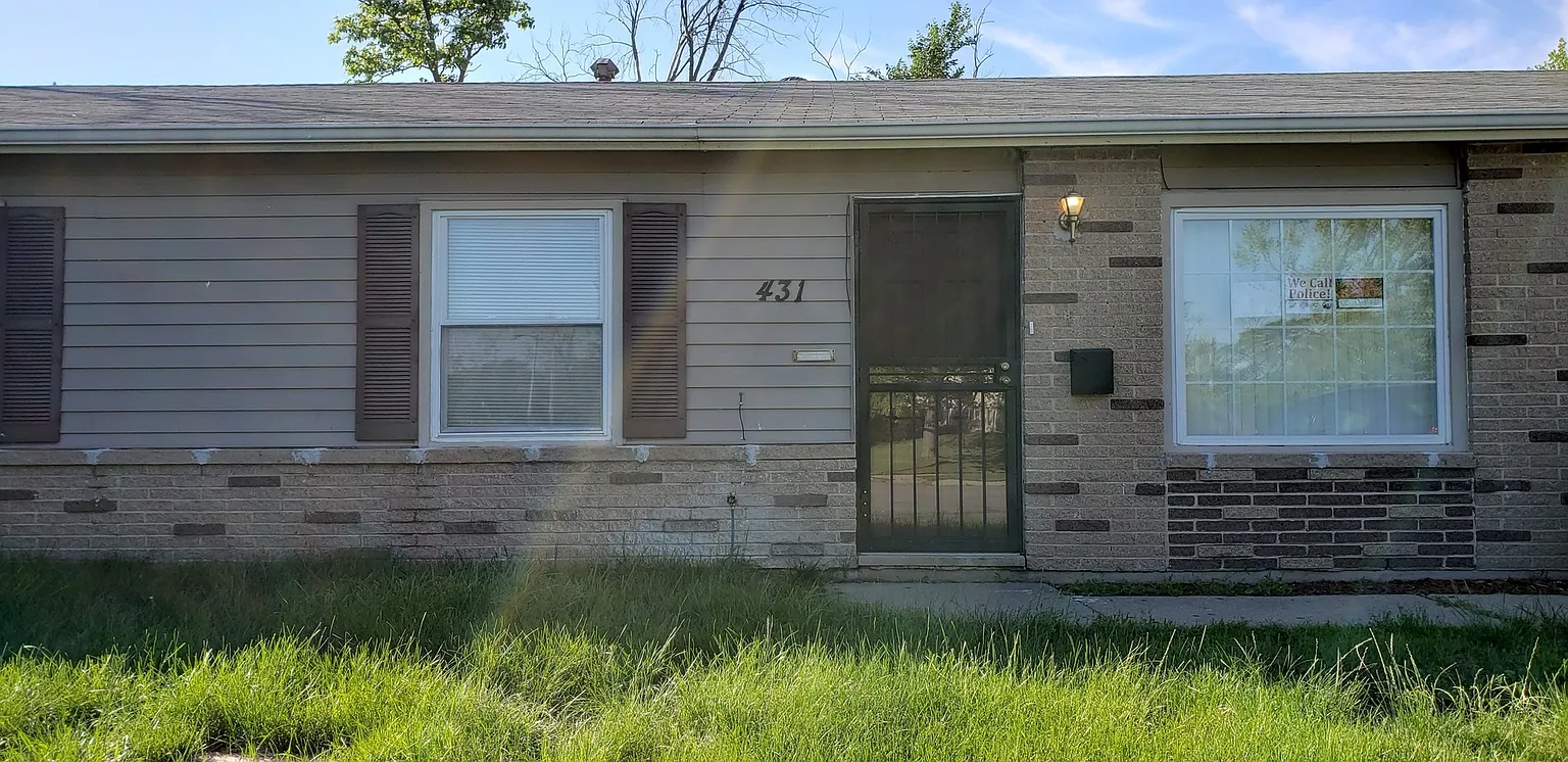 431 Lawrence Ave photo 1