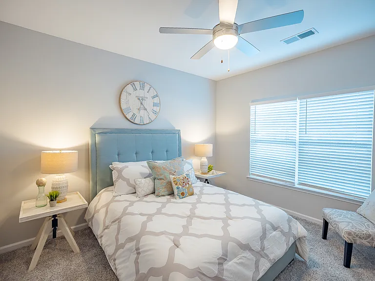 Grand Oaks Apartments — Photo 9