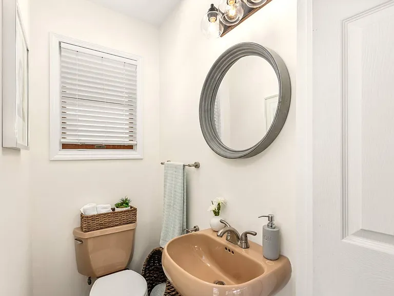 401 Hunter Ave — Photo 13