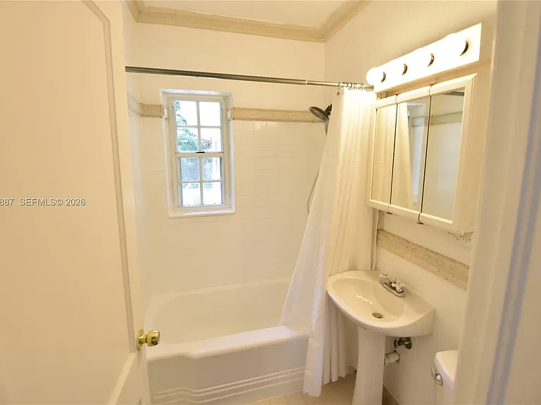 5900 SW 60th St — Photo 5
