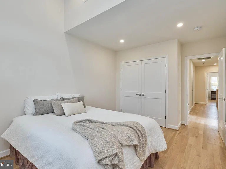 6615 Anthony Crest Sq — Photo 32