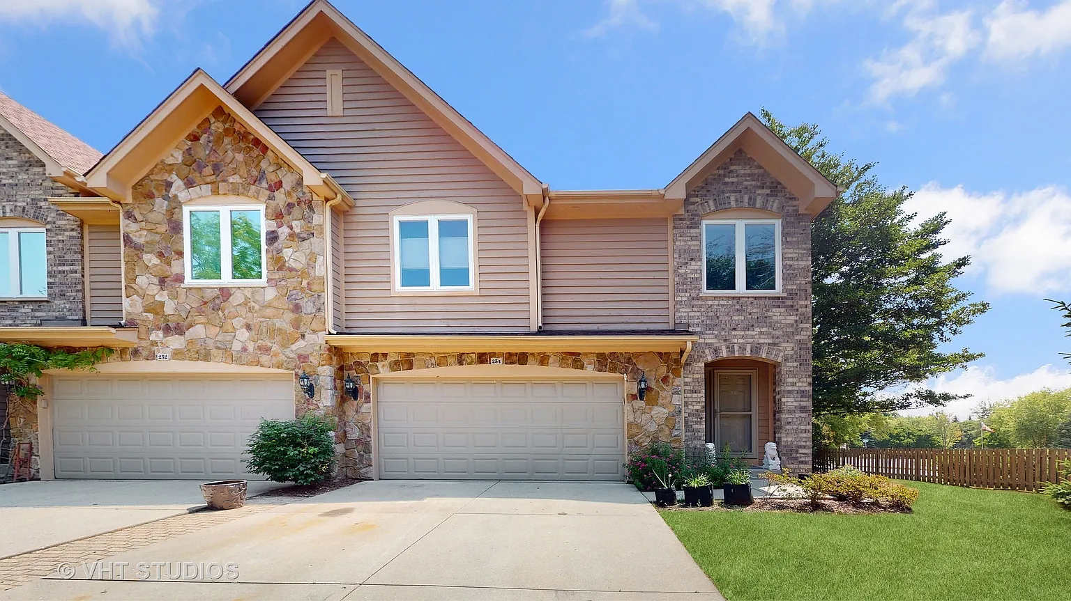 254 Taylor Ct photo 1