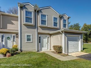 10 S Pointe Cir, Tinton Falls, NJ
