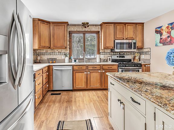 5th image of 699 Daniels Farm Road