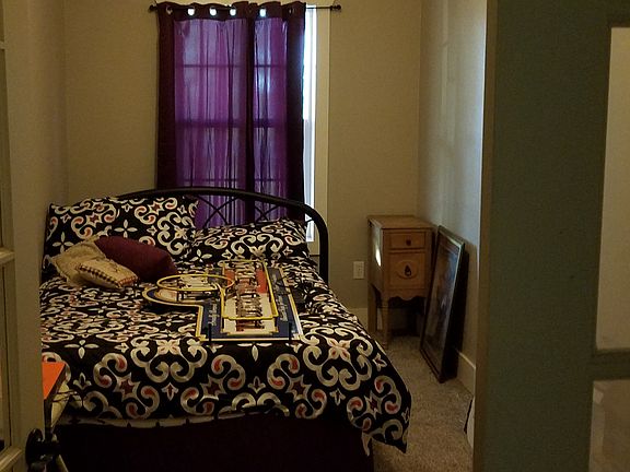 3rd image of 504 Idlewild Dr