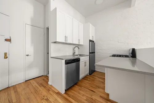 339 3rd St #1A Photo 1