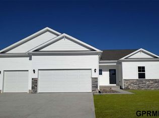 6412 Clear Creek St, Papillion, NE 68133