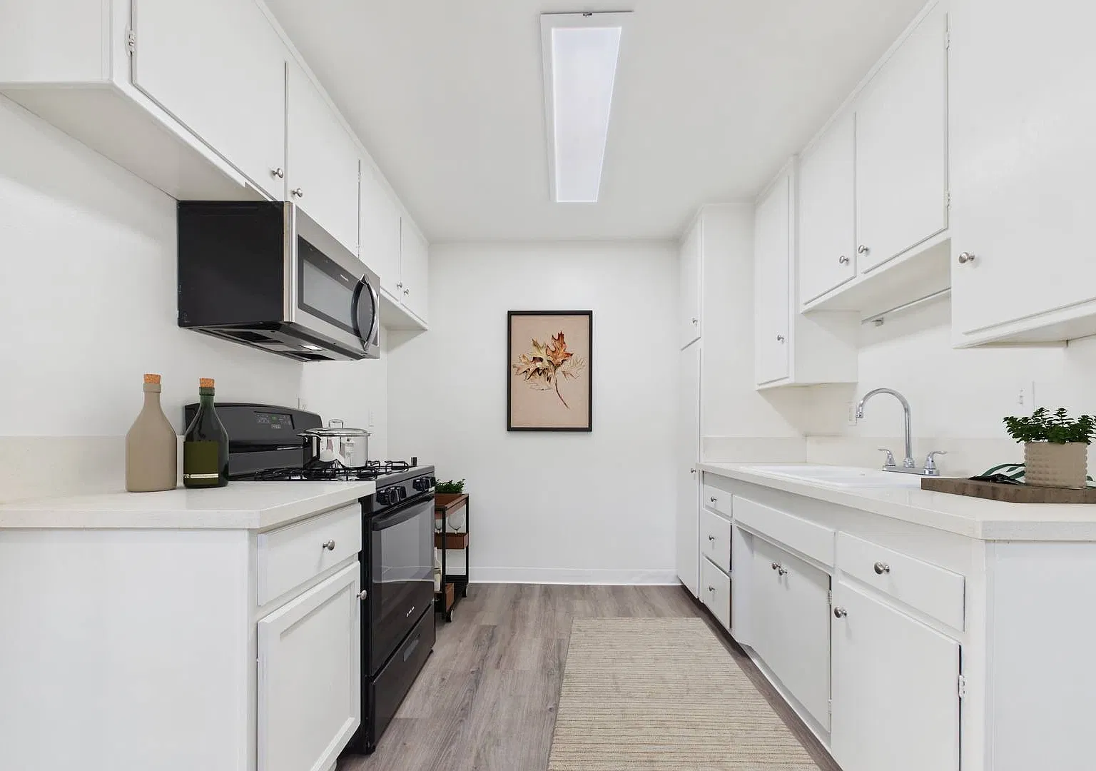 Cedar Court Apartments — Photo 1