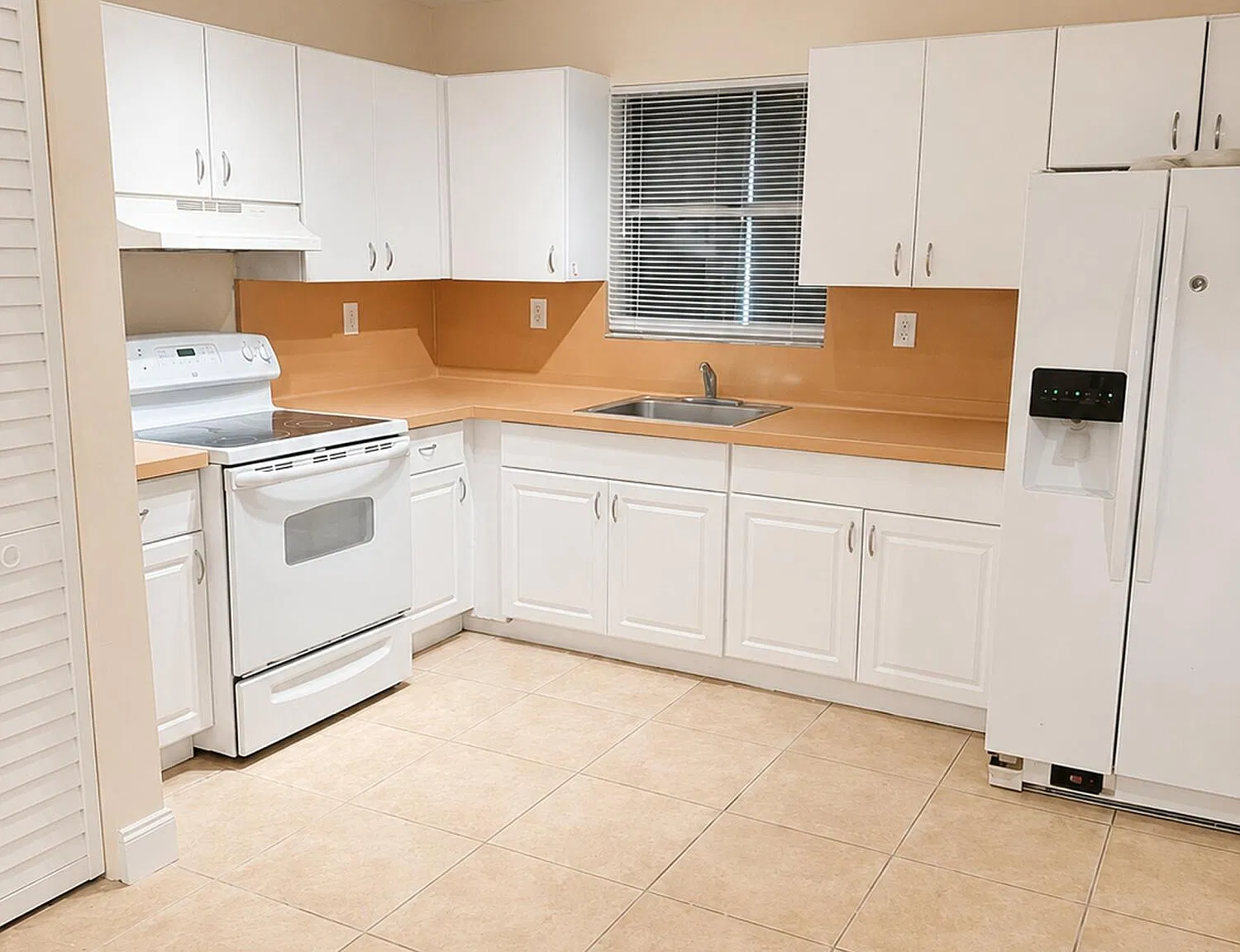 3 bed, 2.0 bath, 1300 sqft, $2,395 — Photo 4