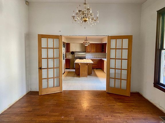 5th image of 126 Clara Ave