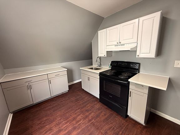 3rd image of 91 Chestnut St Floor 3