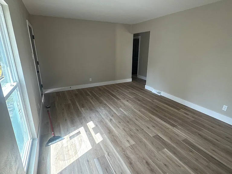 5662 Parchester Dr — Photo 4